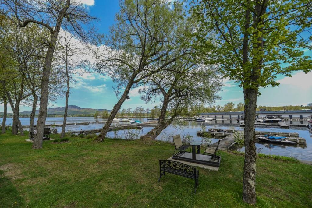 O'Berge Du Village C304 - Bord De L'Eau Magog Exterior photo