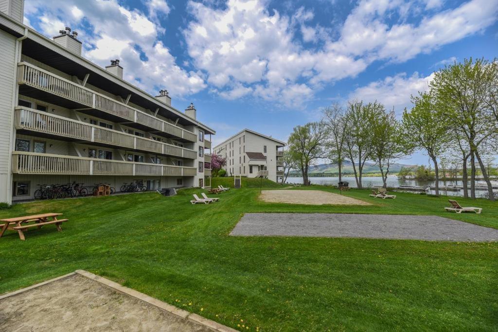 O'Berge Du Village C304 - Bord De L'Eau Magog Exterior photo