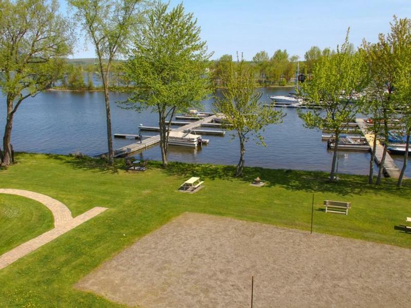 O'Berge Du Village C304 - Bord De L'Eau Magog Exterior photo